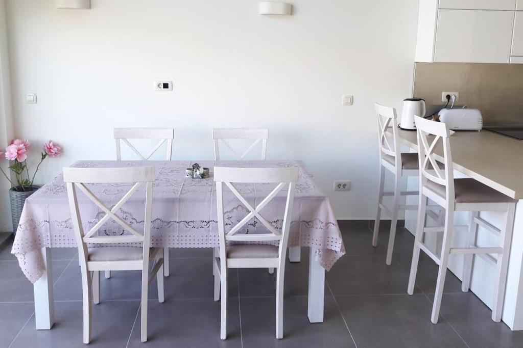 2Br Apartment With Pool Kotor Luaran gambar